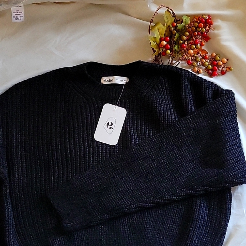 ELODIE Crew Neck Sweater Size M